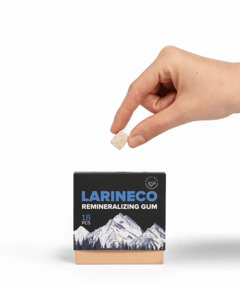 Larineco Remineralizing Gum being held above box